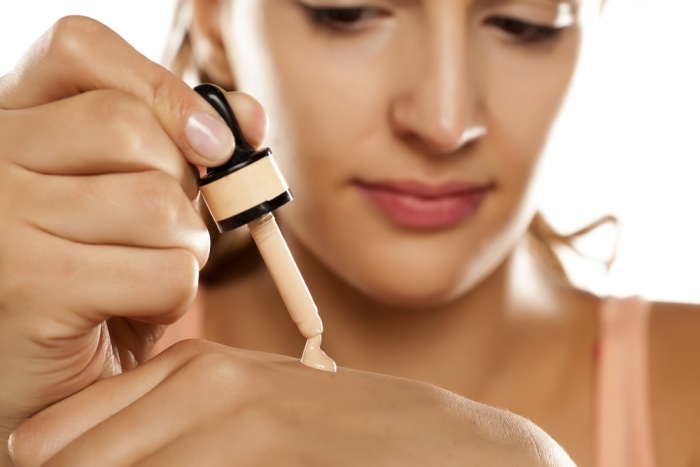 7 Different Ways to Fix a Foundation That is Too Dark for Your Skin Tone5