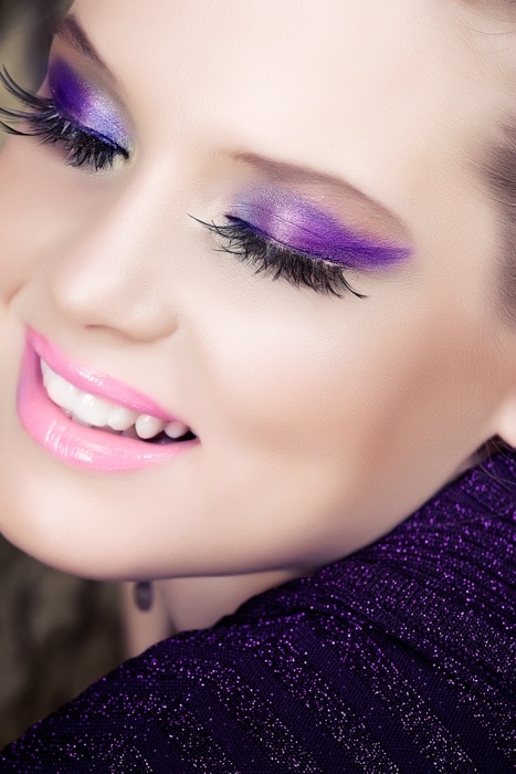 8 Tips and Tricks to Wear Bright Colored Eyeshadows