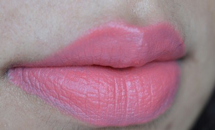 Bourjois Rouge Edition Velvet Happy Nude Year lip swatch
