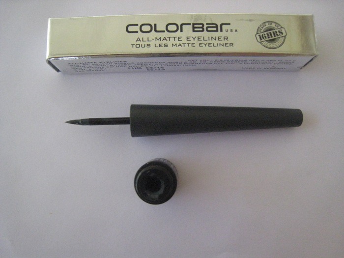 Colorbar All-Matte Eyeliner – Matte Green 004 Review4