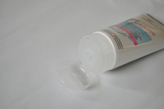Garnier Pure Active Sensitive Anti-Blemish Soap-free Gel Wash Review2
