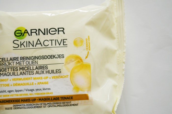 Garnier Skin Active Micellar Oil-Infused Cleansing Wipes Review4