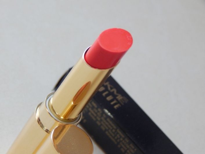 Lakme Absolute 08 Drenched Red Argan Oil Lip Color tip
