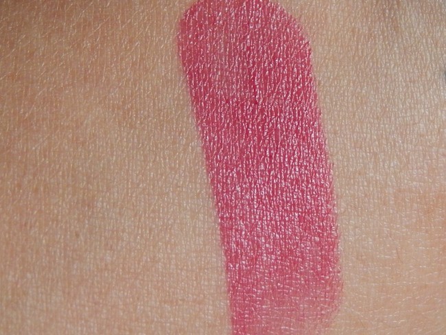 Lakme Absolute 10 Pink Satin Argan Oil Lip Color swatch on hands