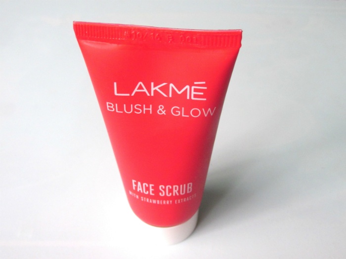 Lakme Blush and Glow Strawberry Face Scrub Review2