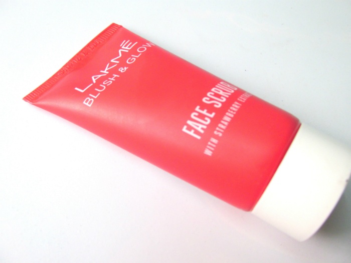 Lakme Blush and Glow Strawberry Face Scrub Review3