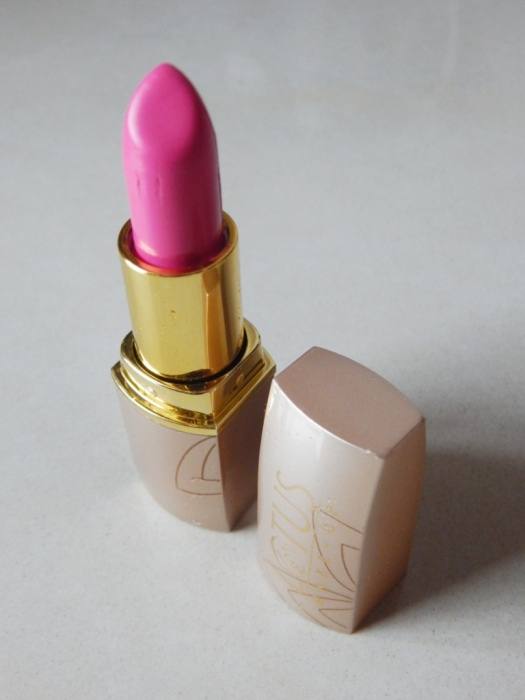 Lotus Herbals Pink Punch Pure Colors Lipstick Review2