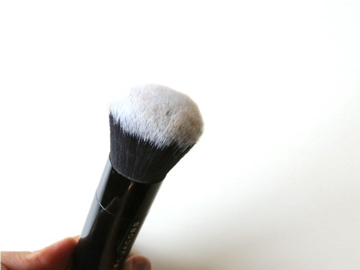 Marc Jacobs The Face III Buffing Foundation Brush bristles