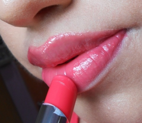Maybelline RD02 Color Sensational Lip Flush Lipstick lip swatch