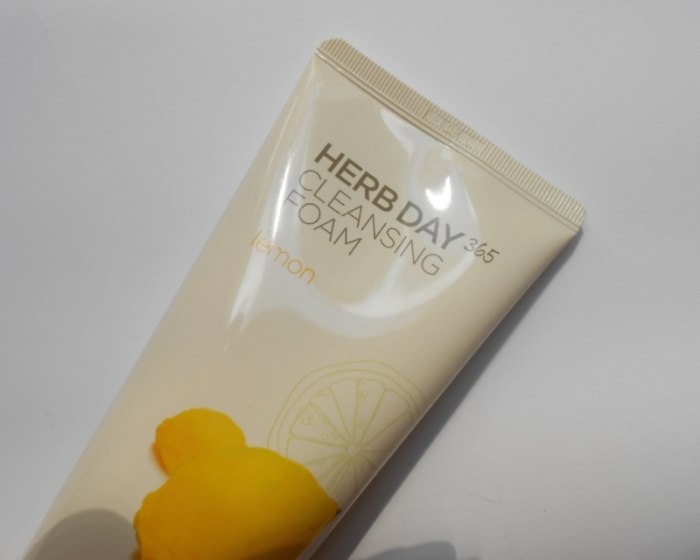 The Face Shop Herb Day 365 Cleansing Foam - Lemon Review2