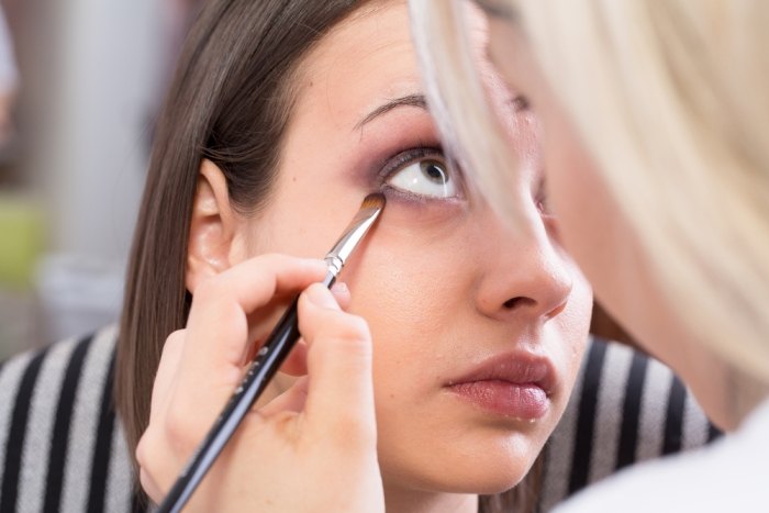 7 Important Places To Apply Eyeshadow For a Flawless Look2