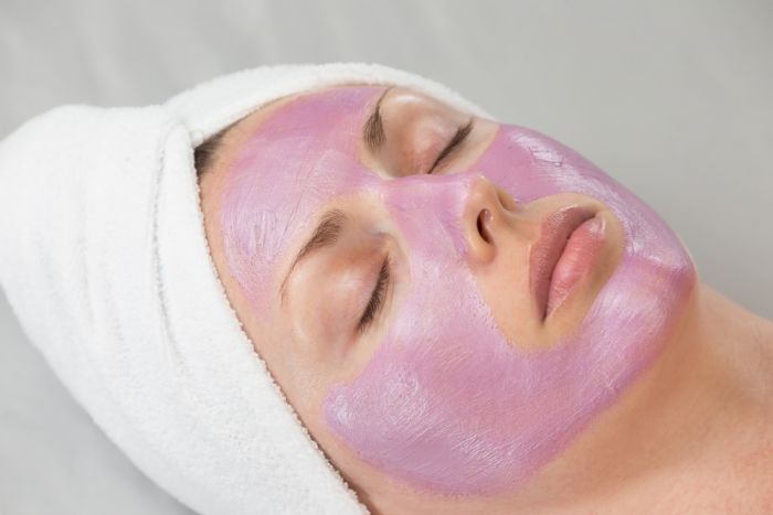 8 Facial Treatments to Soothe Your Skin During Summers1