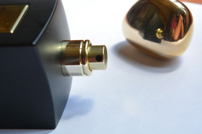 Armani Prive Oud Royal Fragrance nozzle
