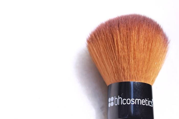 BH Cosmetics Domed Kabuki Single Makeup Brush bristles