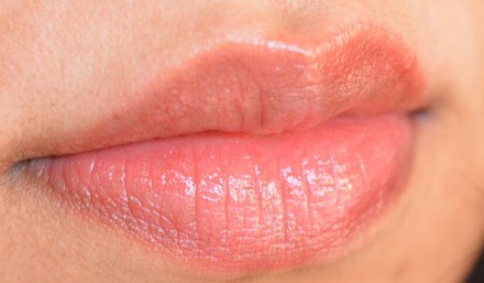 Clarins Instant 05 Red Light Lip Balm Perfector swatch on lips