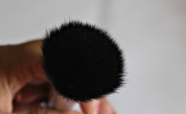 Coastal Scents Classic Large Powder Brush Synthetic Review1