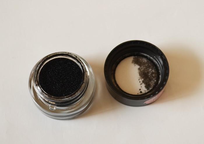 Essence The Cushion Eyeliner Review5
