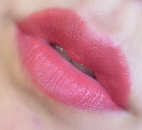 Giorgio Armani 503 Glow Lip Magnet Liquid Lipstick lip swatch