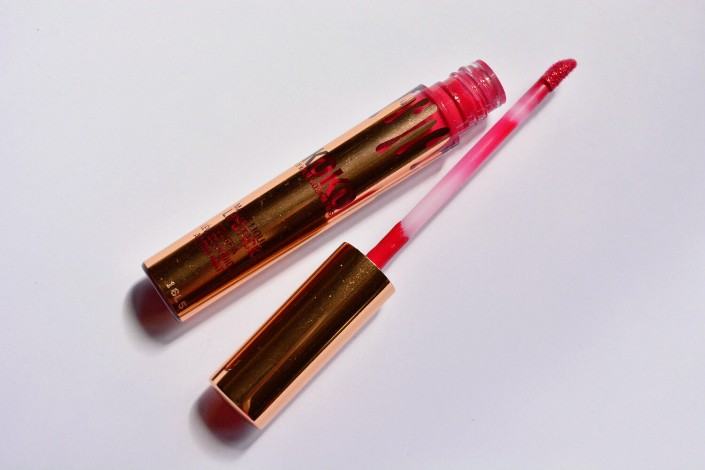 Kylie Cosmetics Koko Kollection Okurrr Liquid Lipstick shade applicator