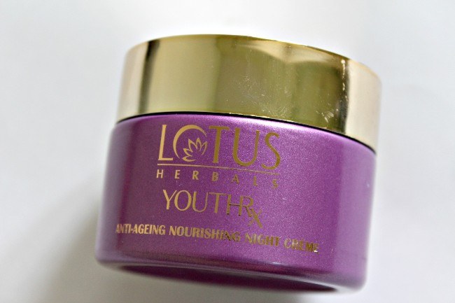 Lotus Herbals YOUTHRx Anti-Ageing Nourishing Night Creme Review4