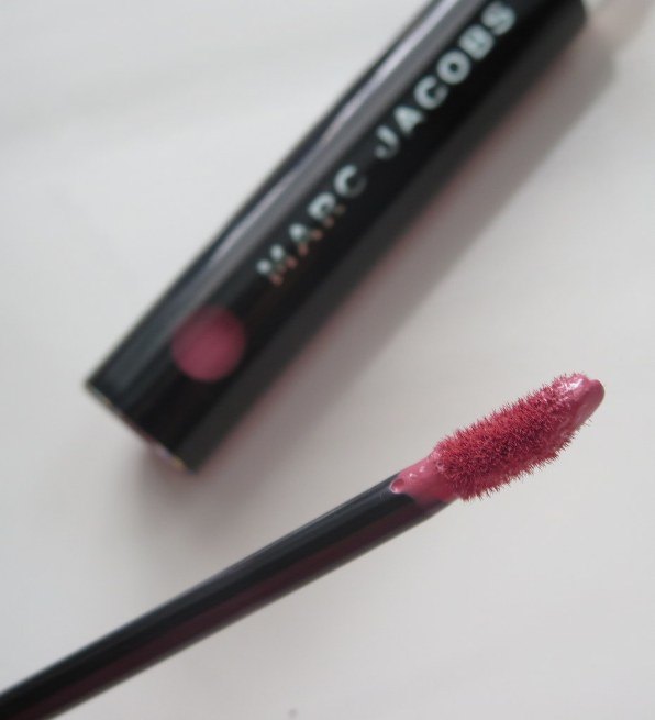 Marc Jacobs Truth Or Bare 454 Le Marc Liquid Lip Creme wand