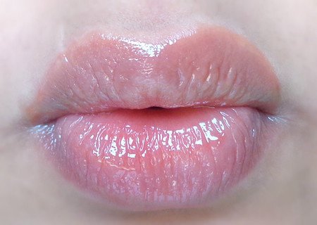 Maybelline Baby Lips Berry Chic Moisturizing Lip Gloss swatch on lips