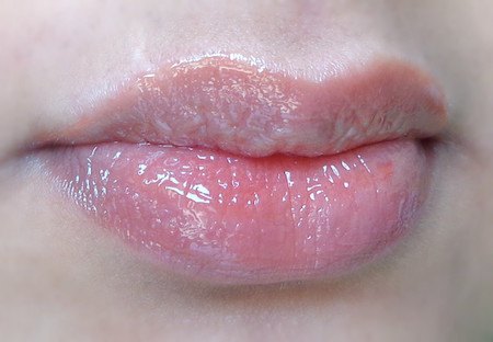 Maybelline Baby Lips Berry Chic Moisturizing Lip Gloss swatch