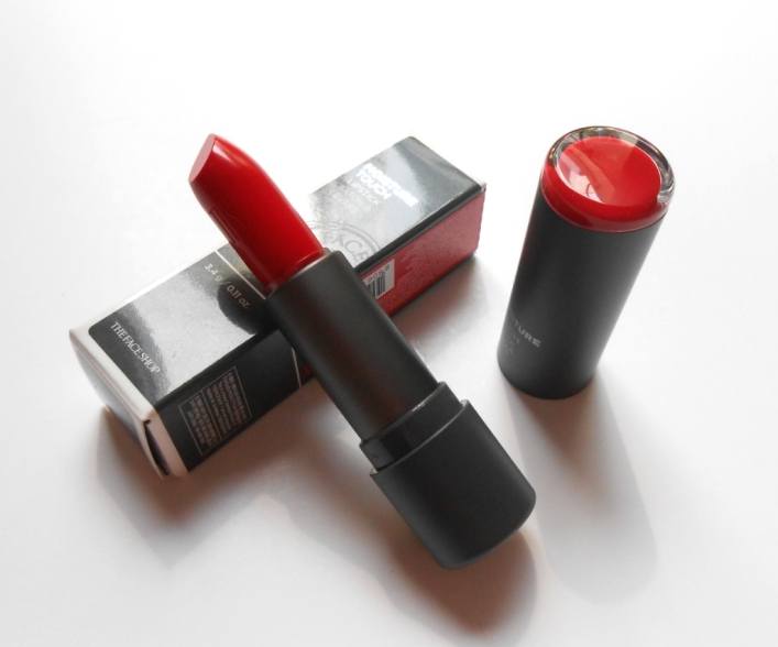 The Face Shop RD02 Red Rising Moisture Touch Lipstick packaging