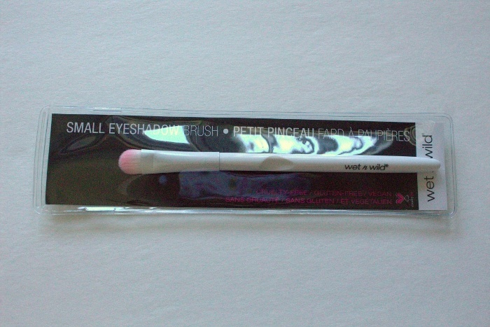Wet n Wild Small Eyeshadow Brush packaging