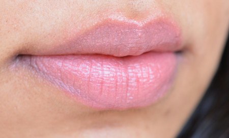 YSL 47 Beige Blouse Rouge Volupte Shine Oil-In-Stick Lipstick swatch on lips