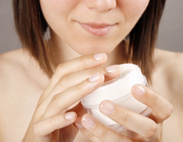 10 Quick and Easy Ways to Combat Dry Skin and Hair in Summer2