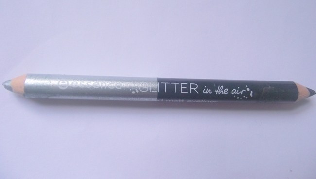 Essence Glitter in the Air – 02 Be the Twinkle in My Eye 2in1 Metallic and Matt Eyeliner10