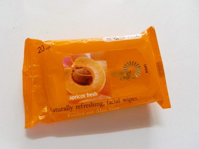 Fresh Ones Apricot Fresh Wet Alcohol-Free Wipes Review1