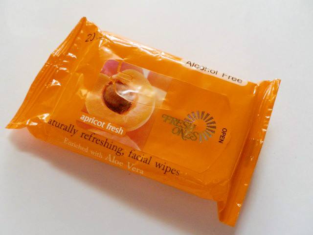 Fresh Ones Apricot Fresh Wet Alcohol-Free Wipes Review2
