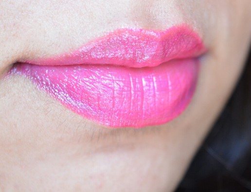 Guerlain 065 Neon Pumps La Petite Robe Noire Deliciously Shiny Lip Colour lip swatch