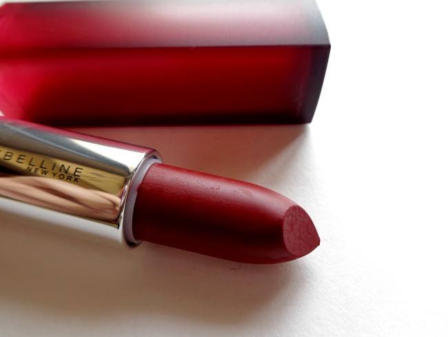 Maybelline Color Sensational Plum Perfection Powder Matte Lipstick Review4