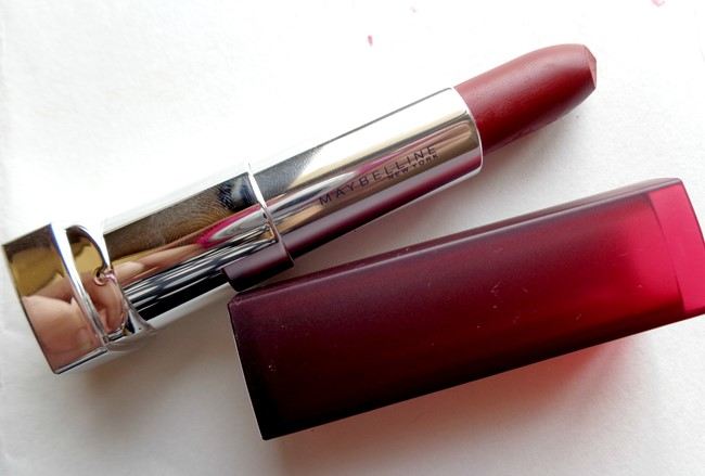 Maybelline Color Sensational Plum Perfection Powder Matte Lipstick Review5