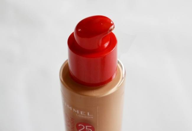 Rimmel London Lasting Finish 25H Foundation with Comfort Serum Review6