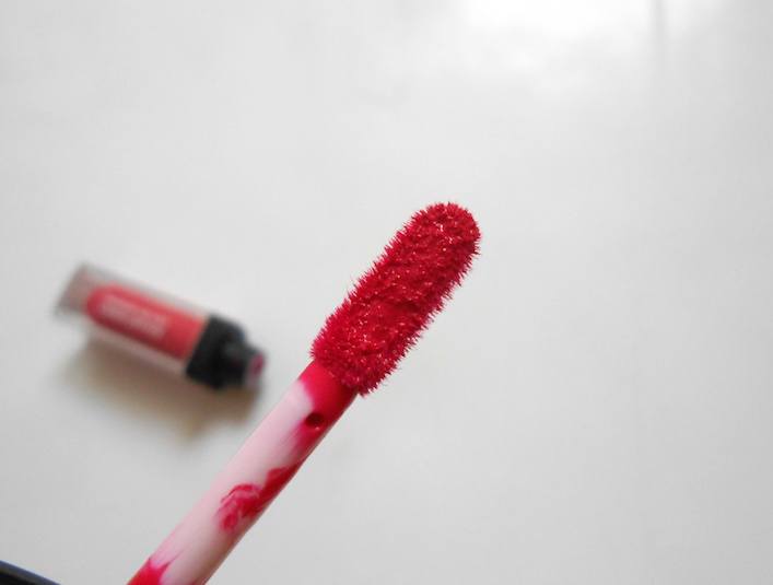 Sugar Cosmetics Rethink Pink Smudge Me Not Liquid Lipstick applicator