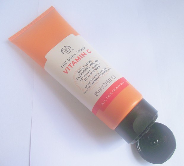The Body Shop Vitamin C Daily Glow Cleansing Polish Review2