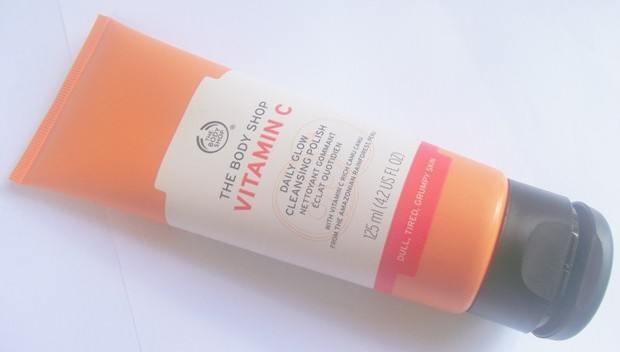 The Body Shop Vitamin C Daily Glow Cleansing Polish Review3