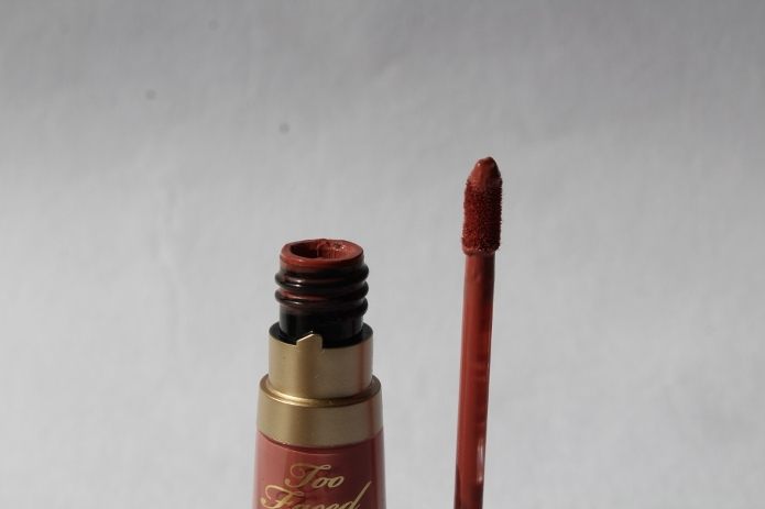 Too Faced Sell Out Melted Matte Liquified Long Wear Matte Lipstick applicator