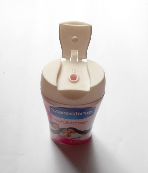 Vaseline Soft and Smooth Milk Nutrient Shampoo Review5