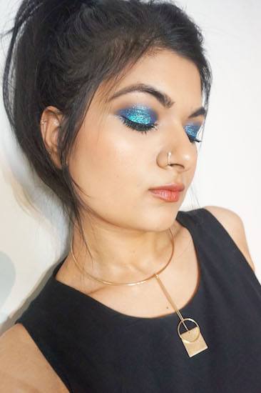 shimmery turquoise eye makeup 2