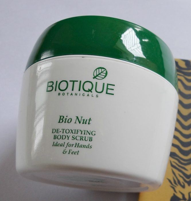Biotique Bio Nut De-Toxifying Body Scrub Review