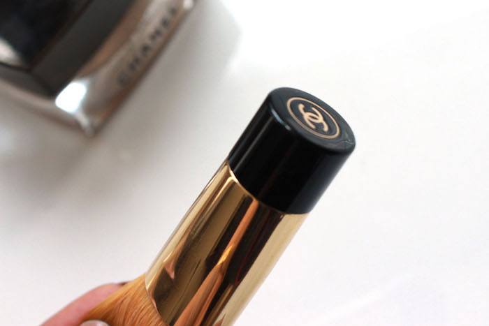 Chanel Sublimage Le Teint Ultimate Radiance Generating Cream Foundation brush handle
