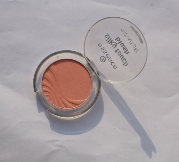 Essence Silky Touch Blush Summer Dreaming Review Open