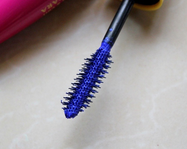 Lotus Colorkick Length and Curl Mascara Royal Blue applicator wand