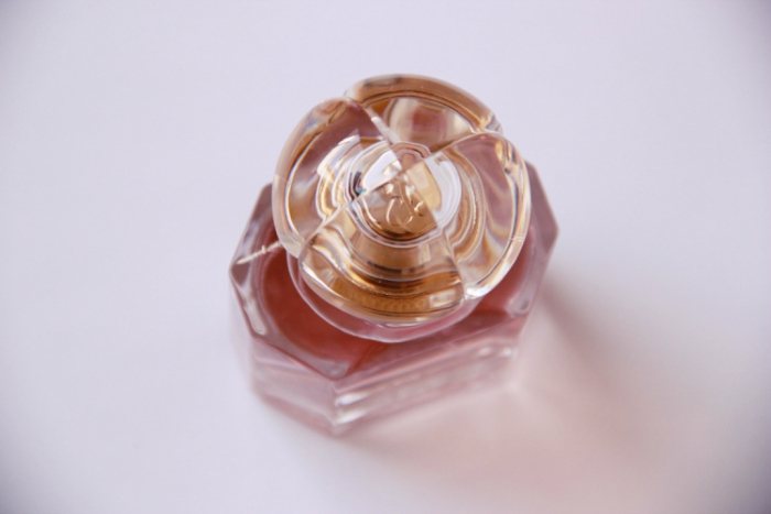 Mon Guerlain Eau De Parfum Review Closed top view