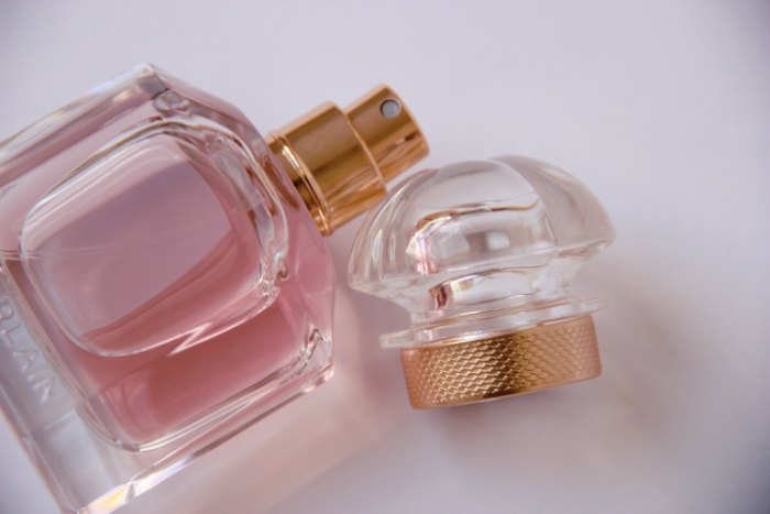 Mon Guerlain Eau De Parfum Review Open cap side